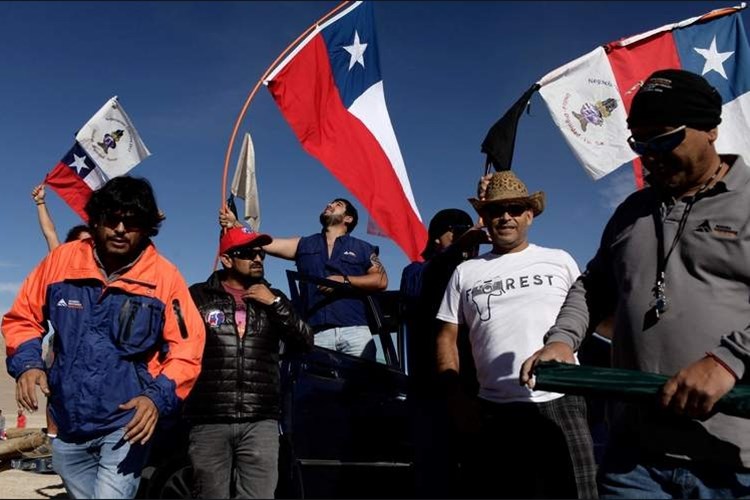 Trabajadores chilenos del cobre discuten sobre si continuar la huelga